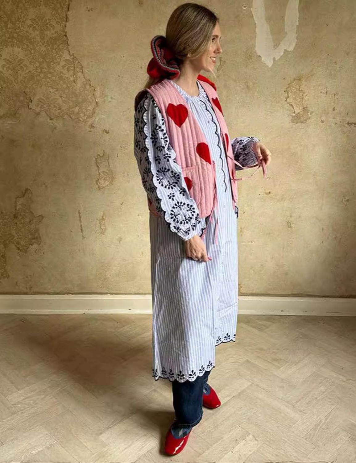 imageArssm Women Quilted Vest Floral Cropped Puffer Vest Printed Lightweight Sleeveless Padded Gilet OutwearPinkS